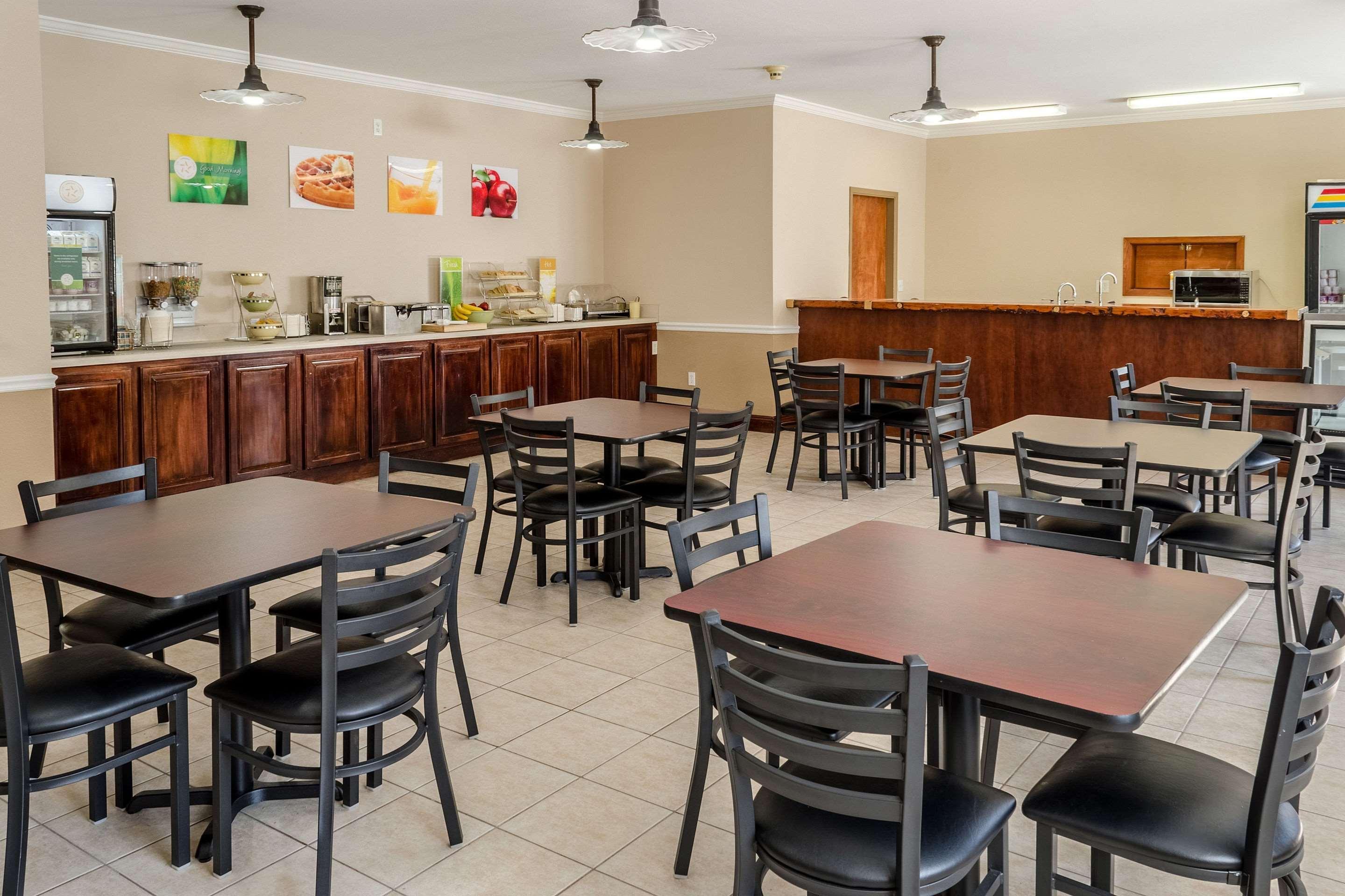 Quality Airport Gasthof Gulf Shores